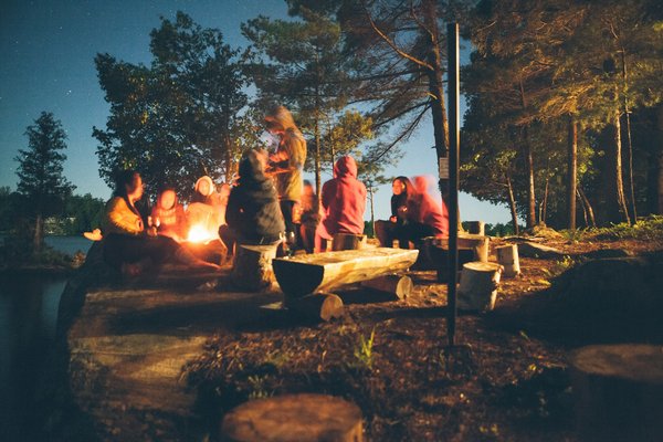Quels sont les conseils pour un camping en région volcanique avec des enfants?